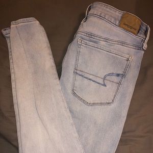 Size 6 light wash American eagle jeans